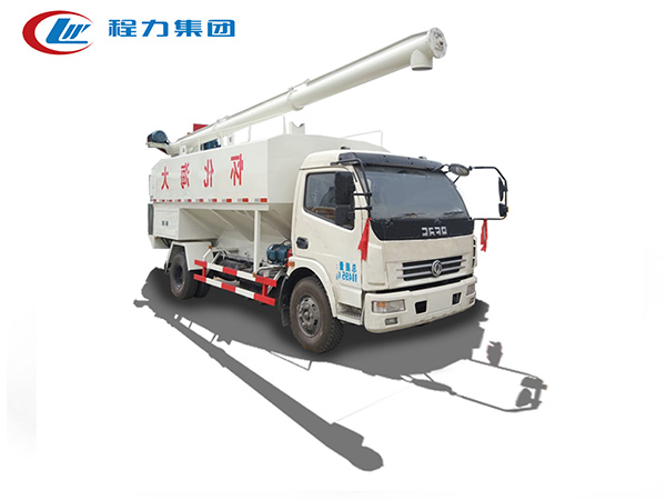 东风多利卡6吨饲料运输车
